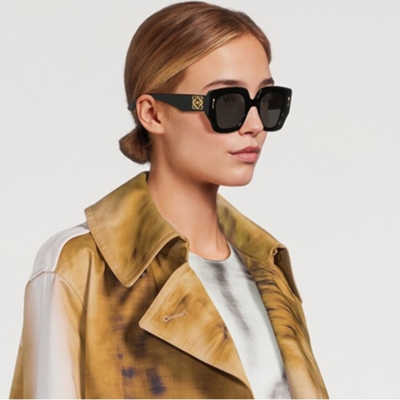 Loewe Accessories - ✨ Brand New Loewe Sunglasses ✨